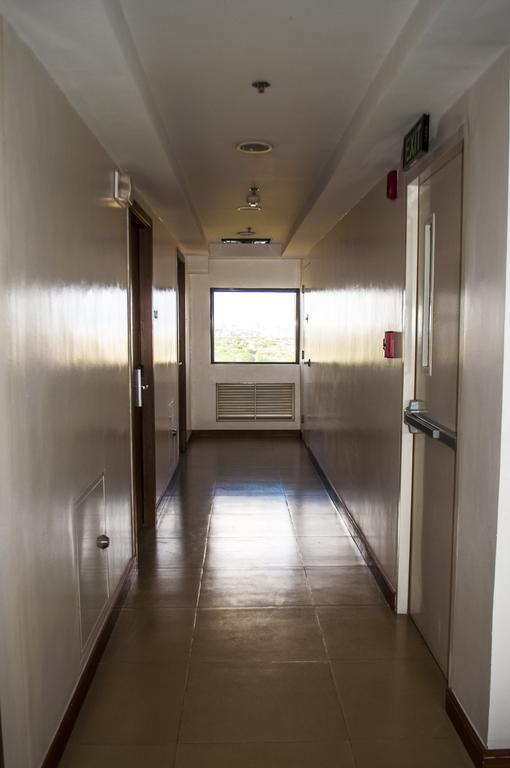 Titan Condo At Studio City Tower 1 Alabang Manila Zewnętrze zdjęcie
